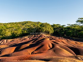 Observez la terre des 7 couleurs