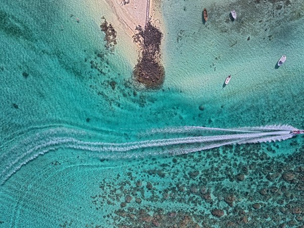 Les eaux cristallines de la Pointe d'Esny.