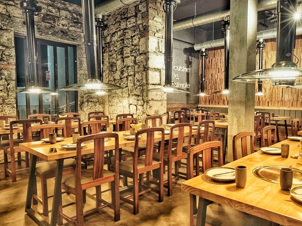 Le Hotstone Grill, à l'ambiance urbaine et nocturne