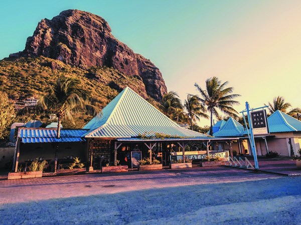 Wapalapam, face à l’emblématique montagne du Morne