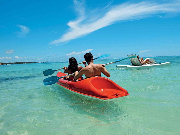Kayak et pédalo à partir de la plage de l'hôtel