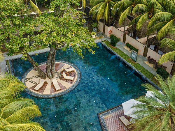 Savourez des moments de détente autour des nombreuses piscines de l’hôtel