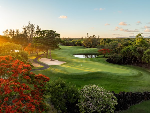 Le Belle Mare Plage Legend Golf Course au coucher du soleil