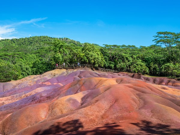 Baladez-vous près de la Terre des 7 couleurs de Chamarel