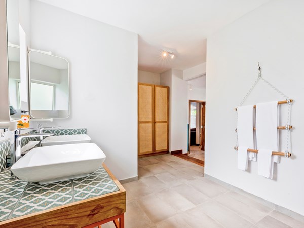La salle d'eau de la Beach Villa 4 Bedrooms