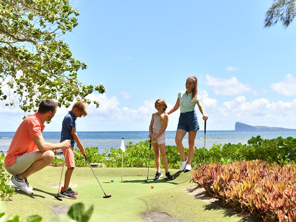 Profitez d’une partie de mini golf avec une vue à couper le souffle