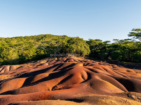 Observez la terre des 7 couleurs