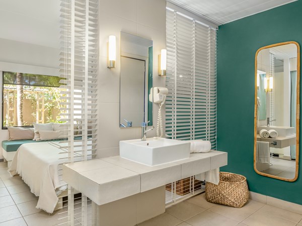 La salle d'eau de la chambre Deluxe