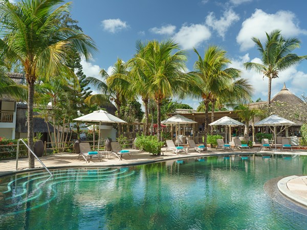 Profitez de la jolie piscine du Coin de Mire Attitude