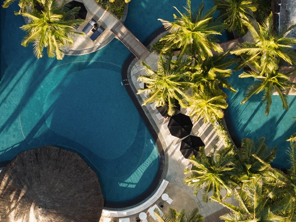 La superbe piscine du Constance Belle Mare