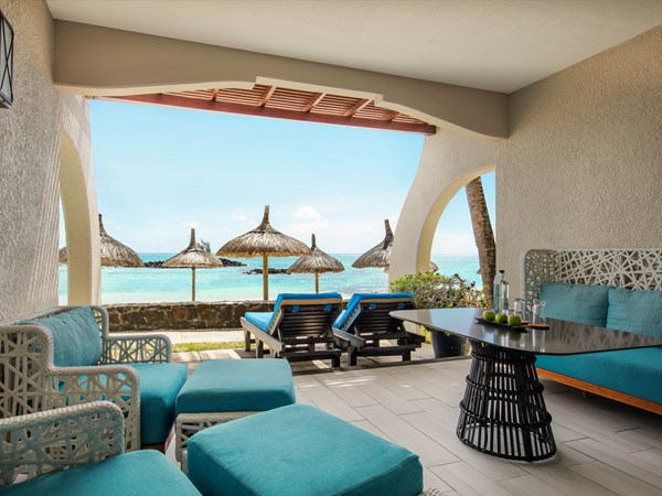 La terrasse de la Junior Suite Beachfront