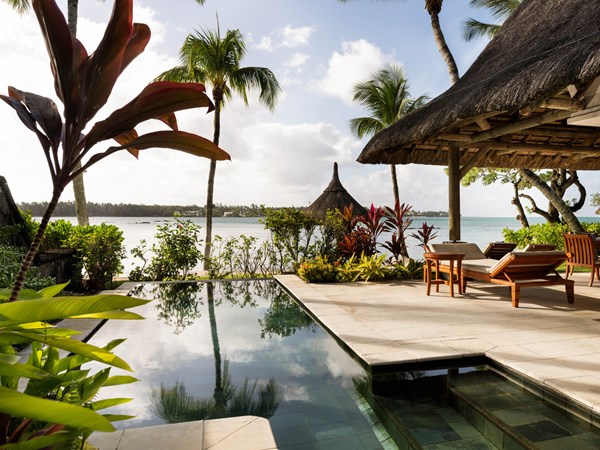 La piscine de la Villa Beachfront with Private Pool