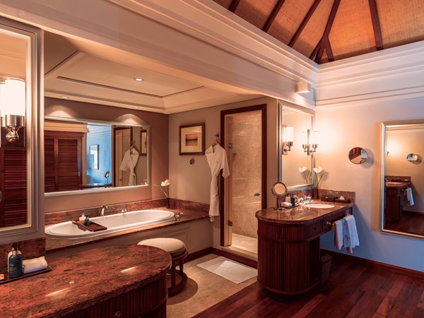 La salle de bain de la Junior Suite Stilts (Pilotis)