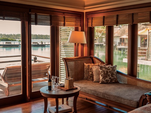 Le coin salon de la Junior Suite Stilts (Pilotis)