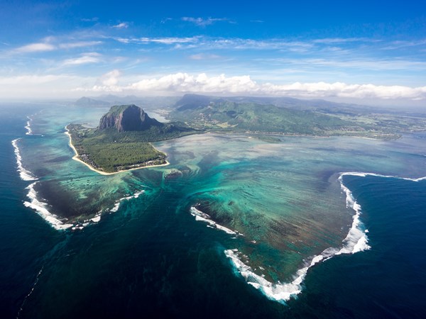 Les bleus changeants du lagon du Morne