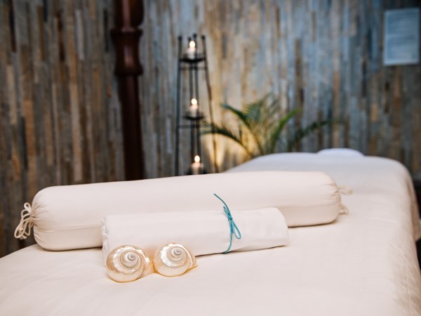 Laissez-vous envelopper par la sérénité avec un massage relaxant au spa