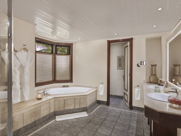 Salle de la bain de la Senior Suite Beachfront