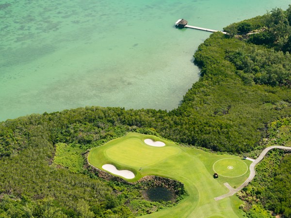 Vert intense sur le golf d’Île aux Cerfs.