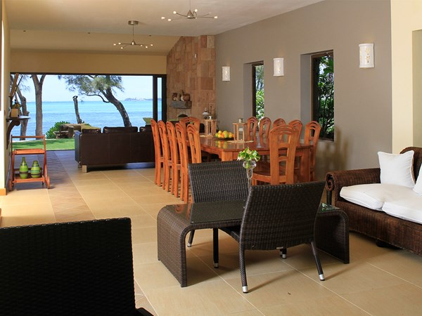 Le salon avec vue sur la mer