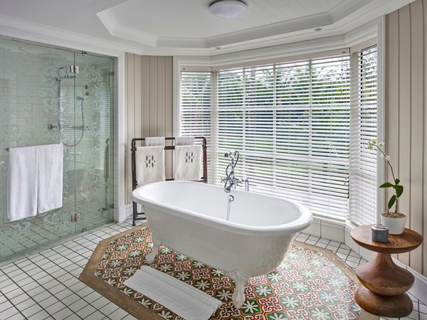 La salle de bain de la Junior Suite Garden View