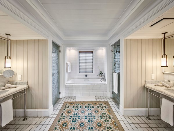 La salle de bain de la Senior Suite Sea View