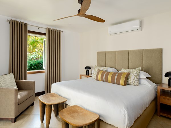 Une chambre de la 4 Bedroom Pool Villa