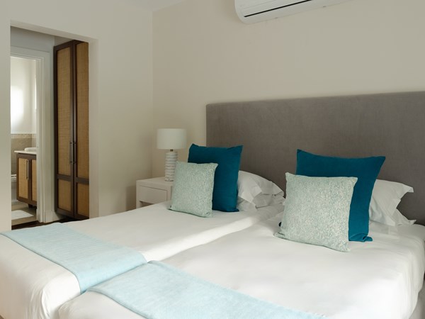 Une chambre de la 3 Bedroom Pool Villa