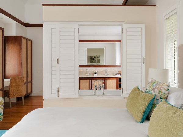 Une chambre de la 3 Bedroom Pool Villa
