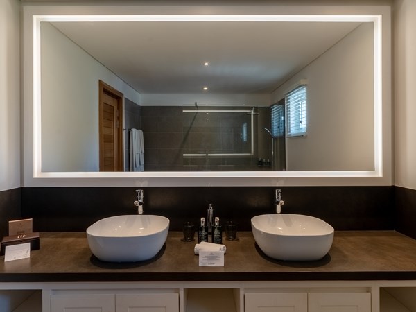 La salle de bain de la 2 Bedroom Pool Villa