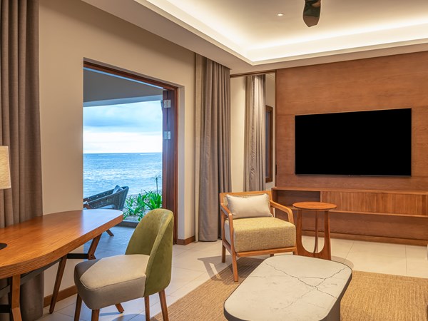Le salon de la Beachfront Junior Suite