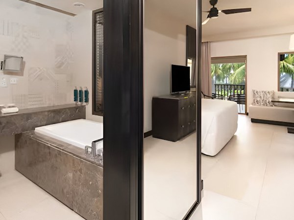 La Grand Deluxe Room Partial Seaview