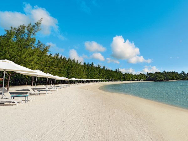 Profitez des magnifiques plages de l'île aux Cerfs