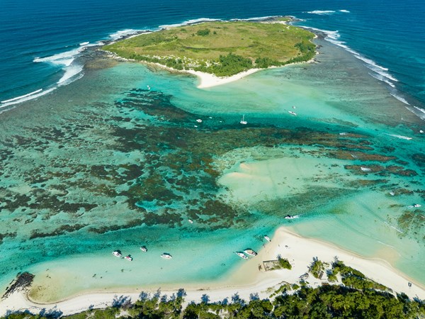 Lagon turquoise entre l’île Plate et l’îlot Gabriel