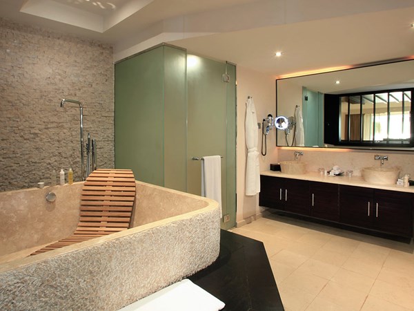 La salle de bain de la Duplex Suite