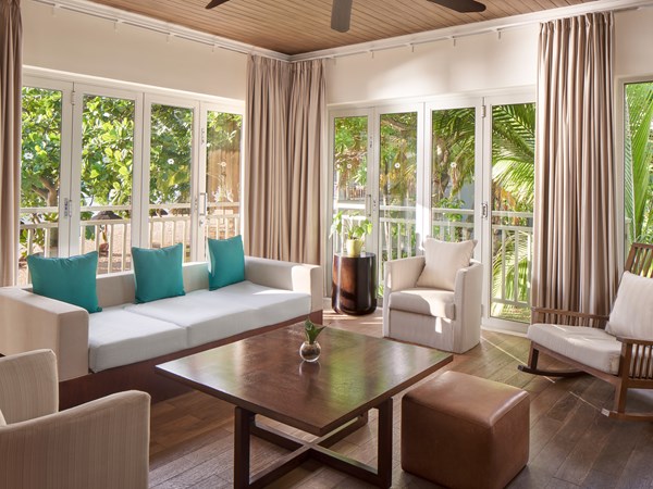 Salon de la Peninsula Beach Access Suite