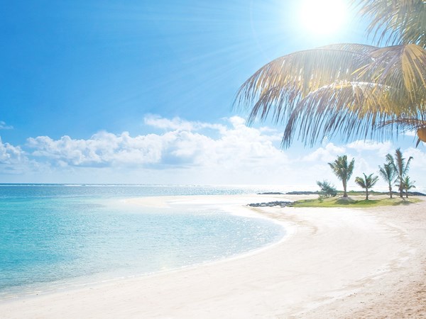 La plage immaculée de Belle Mare