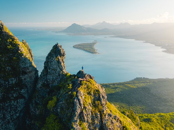Grimpez au sommet du Morne Brabant