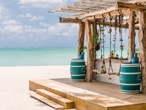 Pause fraîcheur au bar de plage