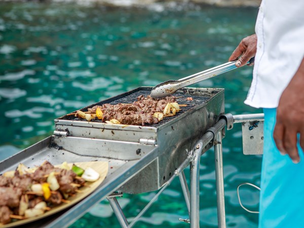 Profitez d'une déjeuner grillé à bord