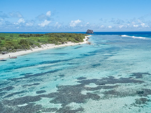 Nature brute, lagon turquoise et liberté au large