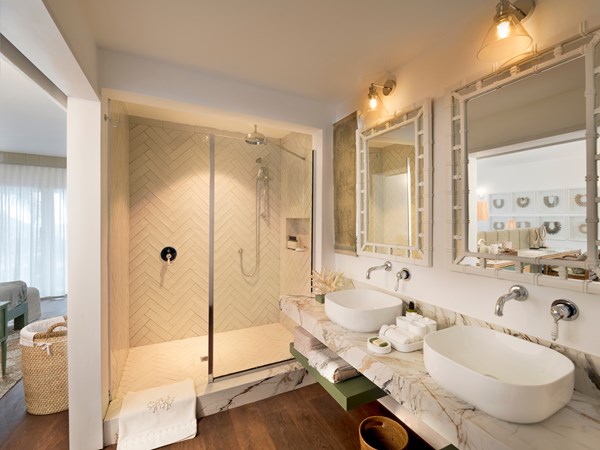 La salle d'eau de la Superior Room