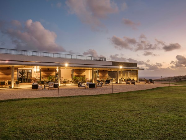 Le clubhouse au coucher du soleil