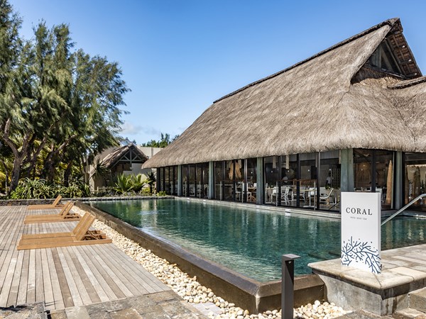 Le Coral : piscine et plaisirs gourmands