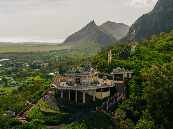 Un temple accroché à la montagne du Corps de Garde