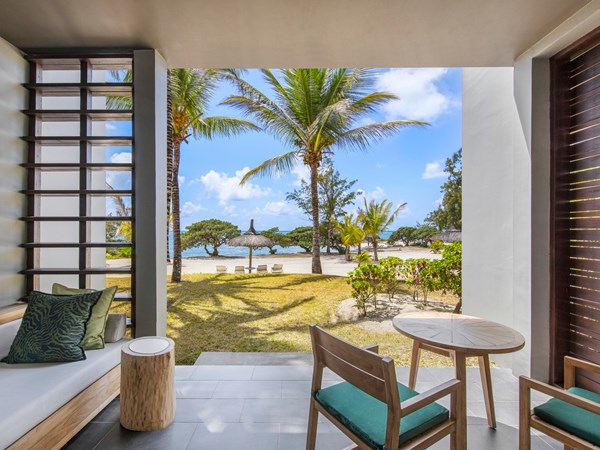 La terrasse de la Junior Suite Beach-Front