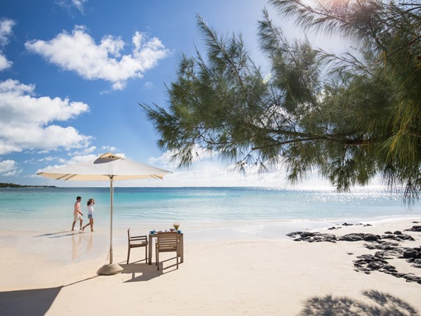 Détendez-vous sur le sable immaculé du Lux Belle Mare