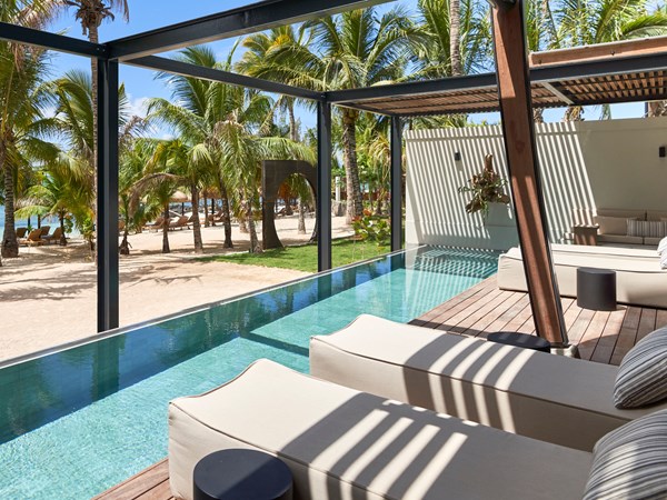 Entre piscine et océan, un cadre paradisiaque