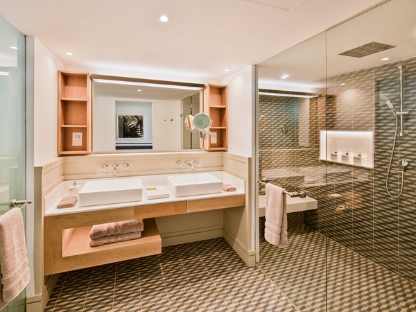 Salle de bain de la Superior Room