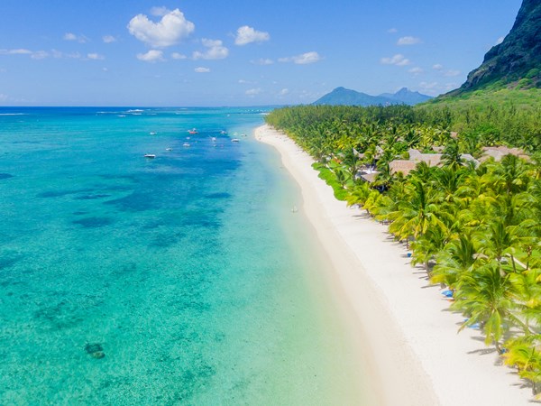 Une plage de carte postale entre le majestueux Morne et le lagon