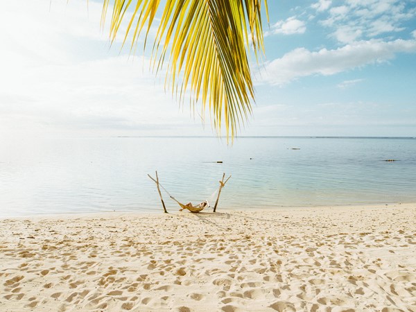 Détente sur la plage immaculée